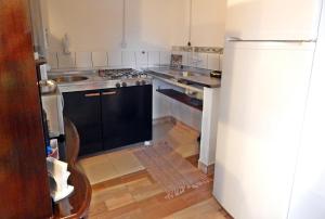 Kuchyň nebo kuchyňský kout v ubytování Chalés Van Gogh