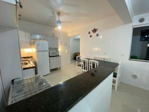 Dapur atau dapur kecil di Apenas 5 min das Termas, encantador apto 203
