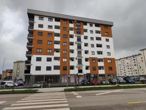 a large apartment building on the corner of a street at Apartman BULEVAR1 sa garažom in Doboj