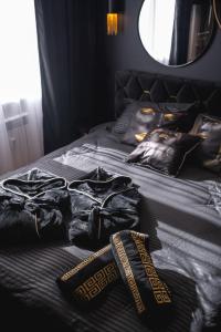Postel nebo postele na pokoji v ubytování Euforia - Jacuzzi apartment Ukmergė