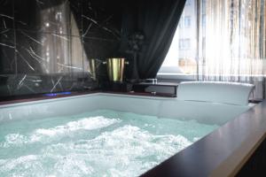 Fotografie z fotogalerie ubytování Euforia - Jacuzzi apartment Ukmergė v destinaci Ukmerge