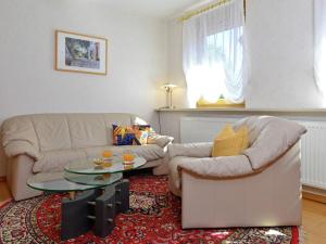 Ein Sitzbereich in der Unterkunft Apartment in Eimelrod with Panoramic Views