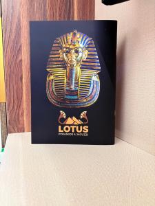 Majutusasutuses Lotus Pyramids & Jacuzzi olev sertifikaat, autasu, silt või muu dokument