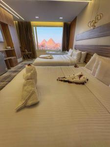 Voodi või voodid majutusasutuse Lotus Pyramids & Jacuzzi toas