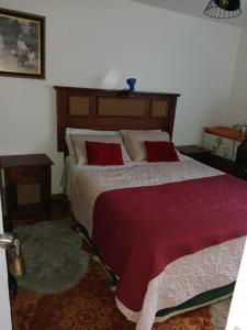 a bedroom with two beds with red pillows at Departamento en playa blanca in Antofagasta