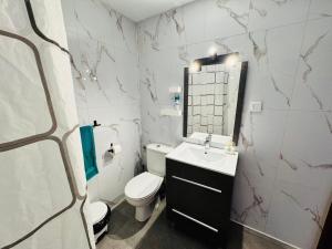 a bathroom with a toilet and a sink and a mirror at Apartamento centro de Nájera in Nájera +14 photos