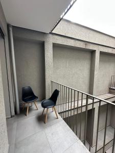 two chairs sitting on a balcony of a building at Alloggio Nola - casa e box auto in Nola