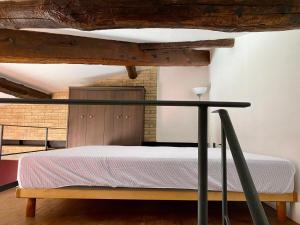 Postel nebo postele na pokoji v ubytování Piazza Bovio - Casa "Domi" con Aria condizionata nel Centro Storico