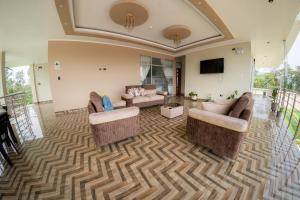 TV a/nebo společenská místnost v ubytování Las Cascadas Resort