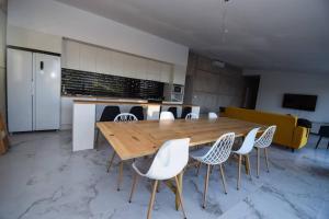 Ảnh trong thư viện ảnh của Sweetstaybykw Moderna Casa Campo con Piscina ở Asprillas