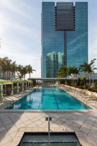 a large swimming pool in front of a tall building at Brickell Floor 31 Sea View-Free Parking by Palermo Home Miami in Miami