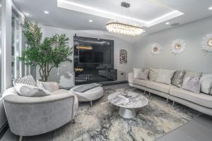 Gallery image of Luxury 7 Bed Durham Mansion Pool, Spa, Cinema in Durham