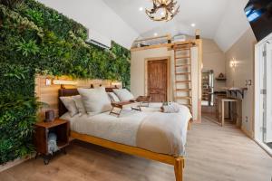 a bedroom with a bed and a green wall at Secluded Luxury Couples cabin Sauna Pool in Wimberley