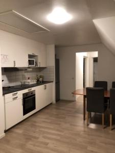 Kuchyň nebo kuchyňský kout v ubytování Comfortable room in Malmo- Husievägen 100