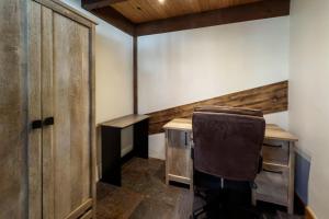 a home office with a desk and a chair at Cozy Rustic Escape in Park City