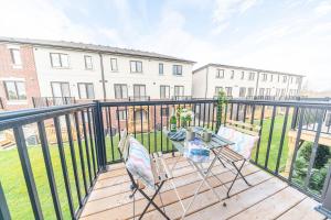 En balkon eller terrasse på Entire home in Oakville, Canada