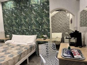 a room with a bed and a wall with plants at LUXOR ECO ROMA CASA E APPARTAMENTO PER VACANZE IN CENTRO Piazza Bologna, Colosseo, Piazza di Spagna, Vaticano, San Pietro, Sapienza, Fontana di Trevi, Piazza Navona, Trastevere, Tiburtina, Termini, Aeroporto in Rome
