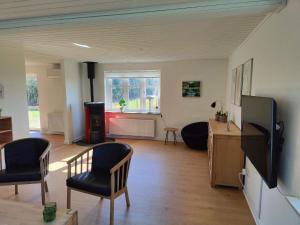 Televiisor ja/või meelelahutuskeskus majutusasutuses 4 star holiday home in Løkken