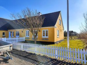 Hoone, kus puhkemaja asub