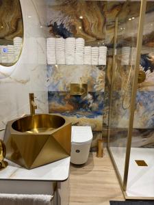 Kúpeľňa v ubytovaní KOKA GOLD Samboors SUITE