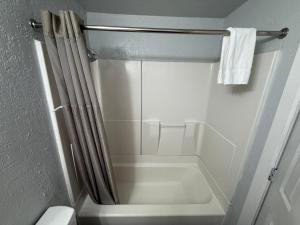 Koupelna v ubytování Budget Inn Bend