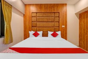 Postel nebo postele na pokoji v ubytování Hotel O Reet Villa