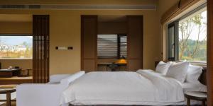 Letto o letti in una camera di Huangshan Yixian Pumanmanju Hotel