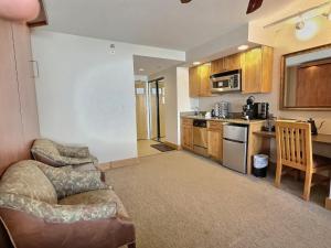 Η κουζίνα ή μικρή κουζίνα στο Studio 521 Perfect Location with Pool and Hot Tub