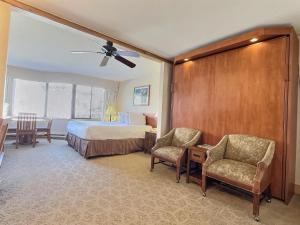 Ένα ή περισσότερα κρεβάτια σε δωμάτιο στο Studio 521 Perfect Location with Pool and Hot Tub