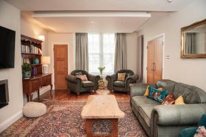 a living room with couches and a coffee table at 5 Bed Luxury Townhouse with Hot Tub, Rooftop Terrace, Perfect for Groups, Near Cruise Terminal in Southampton