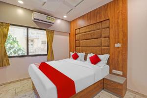 Postel nebo postele na pokoji v ubytování Hotel O Reet Villa