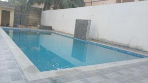 Bazén v ubytování Dwarka Residency Inn nebo v jeho okolí + 8 fotografií