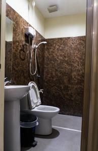 The JRJF Hotel near Tagum Terminal的一间浴室