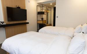 Postel nebo postele na pokoji v ubytování Southernheal Hotel