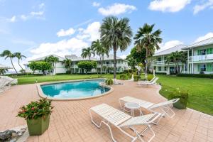 Πισίνα στο ή κοντά στο 7 Mile Beach, 2BR Ground Floor Oceanfront Condo with Pool and large Patio, Sleeps 6