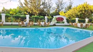 Bazén v ubytování Hotel Del Rio nebo v jeho okolí