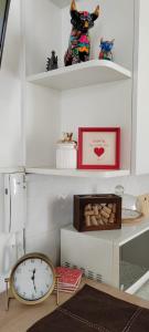 a clock sitting on a shelf next to a clock sidx sidx sidx at Apartamento San Jose Tacna 2 habitaciones in Tacna