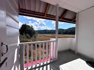 ein Blick vom Balkon eines Hauses in der Unterkunft Bohang cottage in Hong