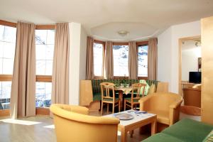 Majoituspaikan Alpenhotel Seiler baari tai lounge-tila