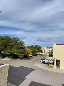 a street with a car parked in a parking lot at Hermosa casa entera cerca de la Presa del Rejón in Chihuahua