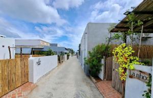 an alley with a building and a fence at La nho House in Ninh Hải