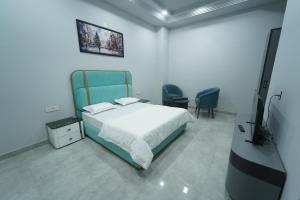 Letto o letti in una camera di Crazzy Days Hotel I Sonipat