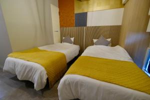 A bed or beds in a room at 桜modern 本町駅2分心斎橋10分 5名宿泊可能