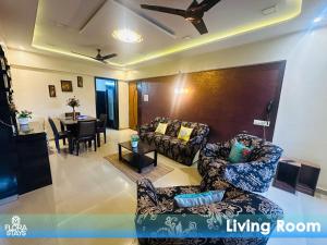 Posezení v ubytování 2 BR Service Apt Near LnT Business Park Powai