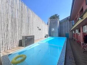 Bazén v ubytování The leaf&pool kohlarn เดอะลีฟ&พลู ที่พักเกาะล้าน nebo v jeho okolí
