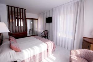 Postel nebo postele na pokoji v ubytování Hotel Plaça