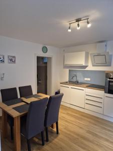 Kuchyň nebo kuchyňský kout v ubytování Ferienwohnung Knoerck Weikersheim