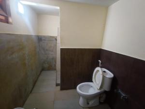 Bilik mandi di Inn On The Bay Home