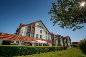 Budova, kde se hotel nachází + 37 fotografií
