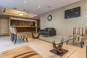 Posezení v ubytování Comfort Suites Downtown